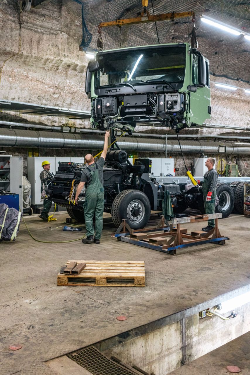 Reassembled – the truck is rebuilt in the mine. The entire process took five weeks.