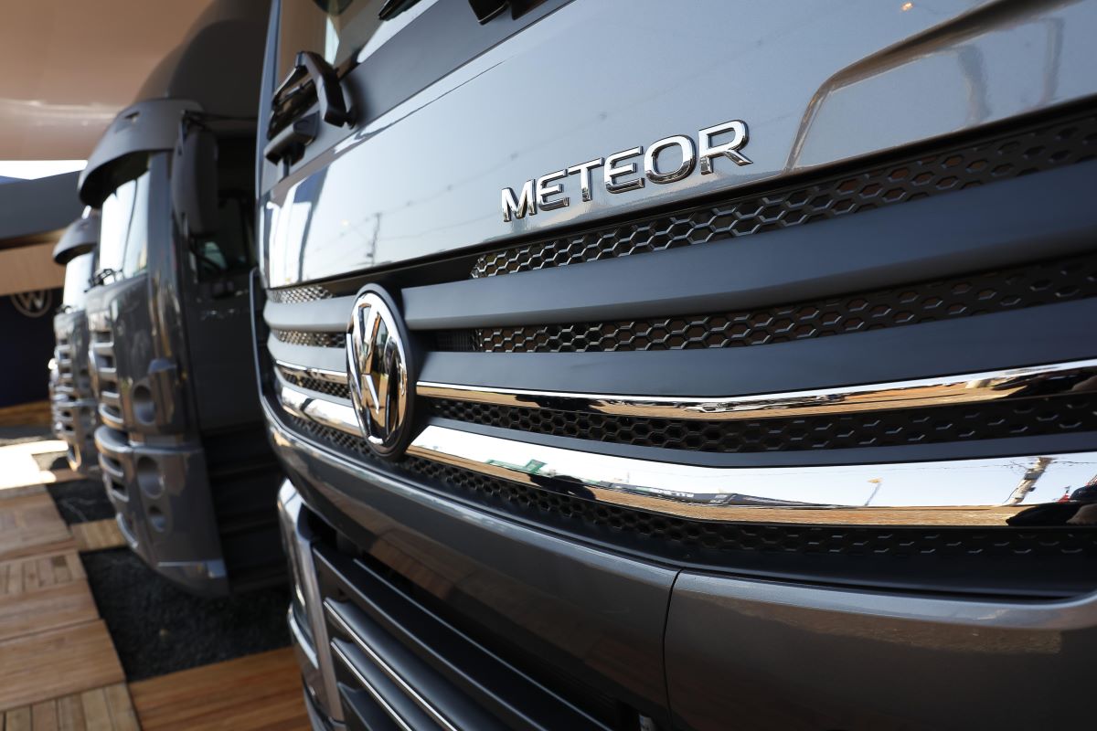 Volkswagen Caminhões e Ônibus e EcoRodovias testam biocombustível 100% vegetal